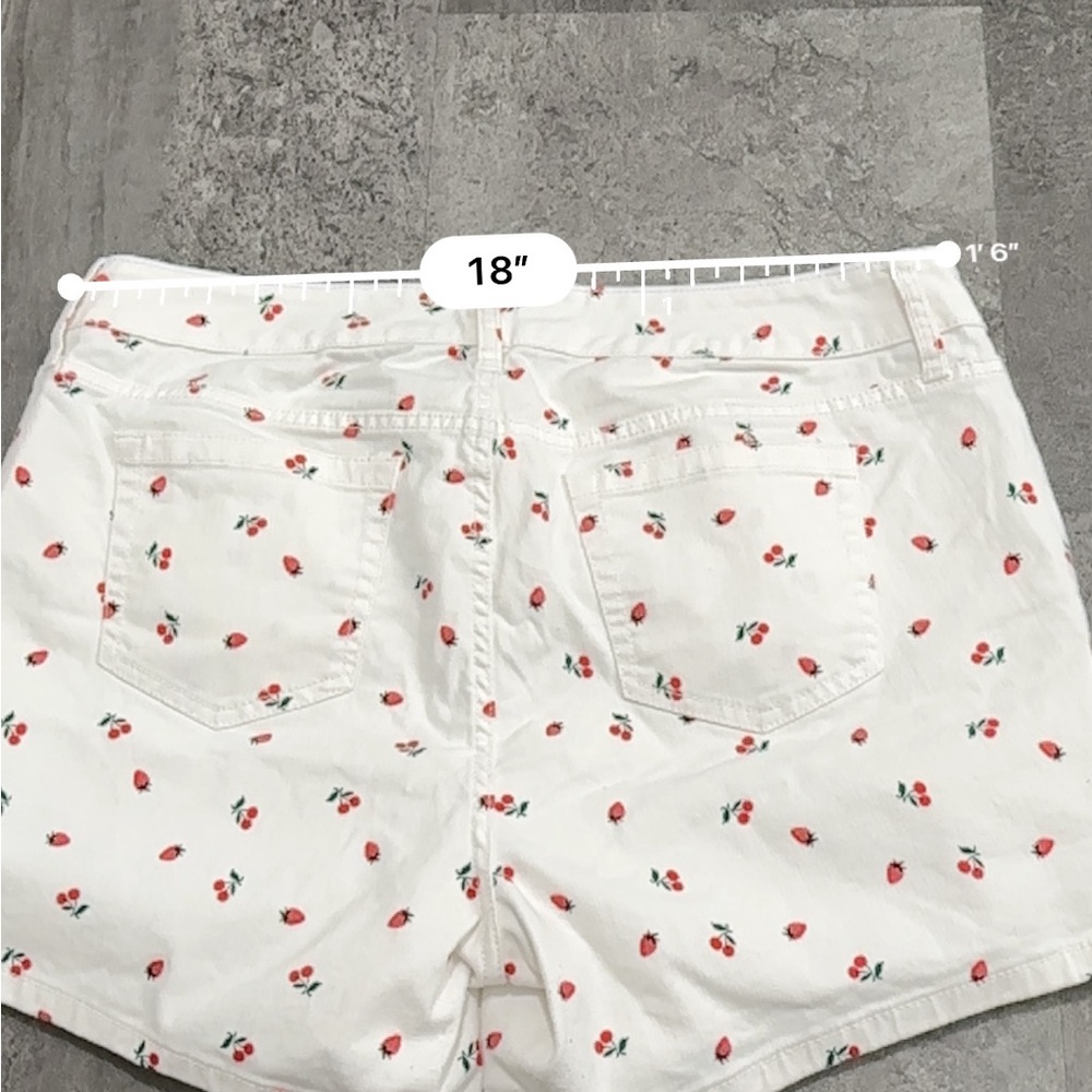 torrid White Cherry Print Denim Shorts - Picture 6 of 7